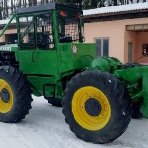 foto lesní traktor LKT 81T Turbo (lakatoš) vyvážecí dřevo kulatina